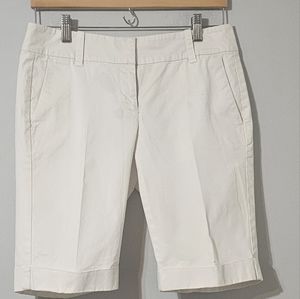 Ann Taylor Boardwalk Shorts in White Size 2